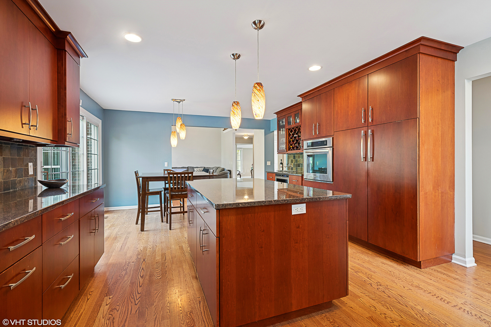 2122 Birchwood Lane, Buffalo Grove, IL 60089