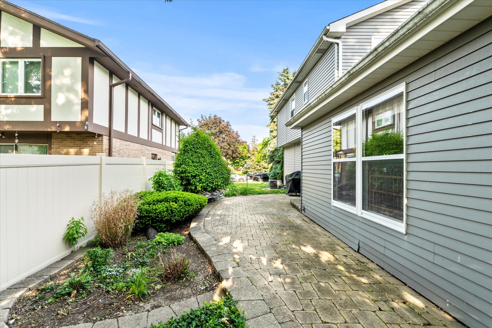 620 W 58th Street, Westmont, IL 60559