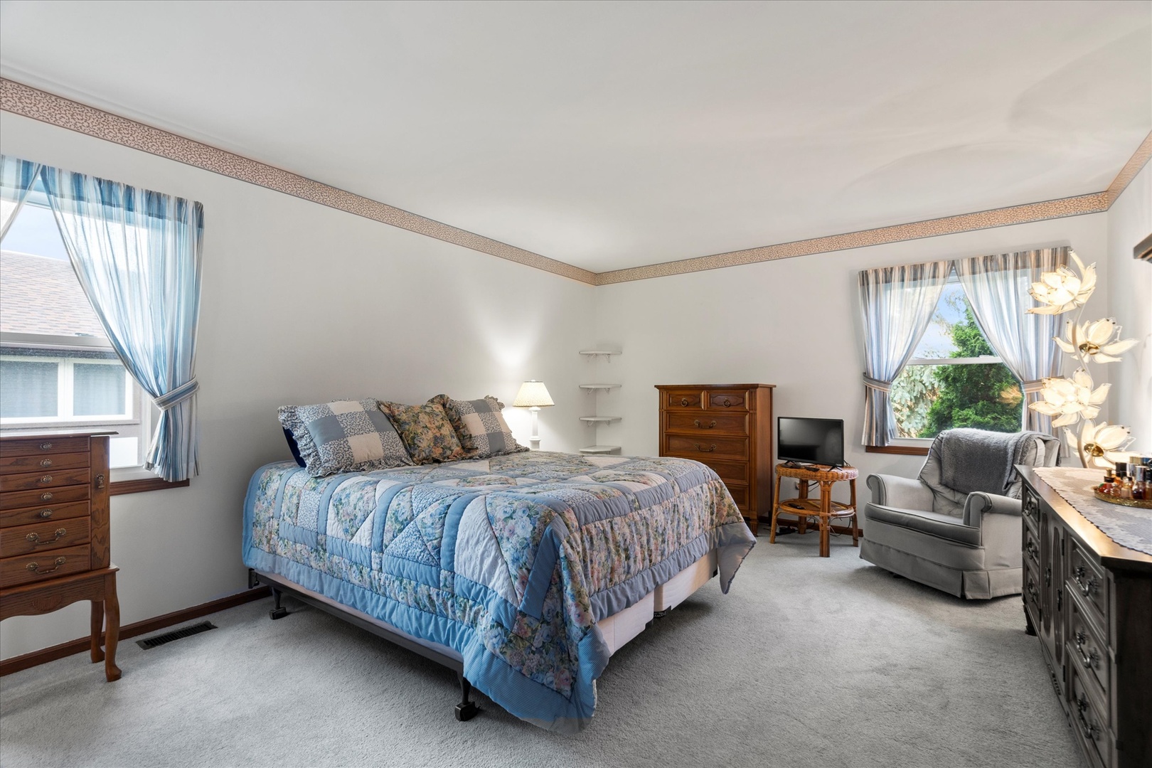 620 W 58th Street, Westmont, IL 60559
