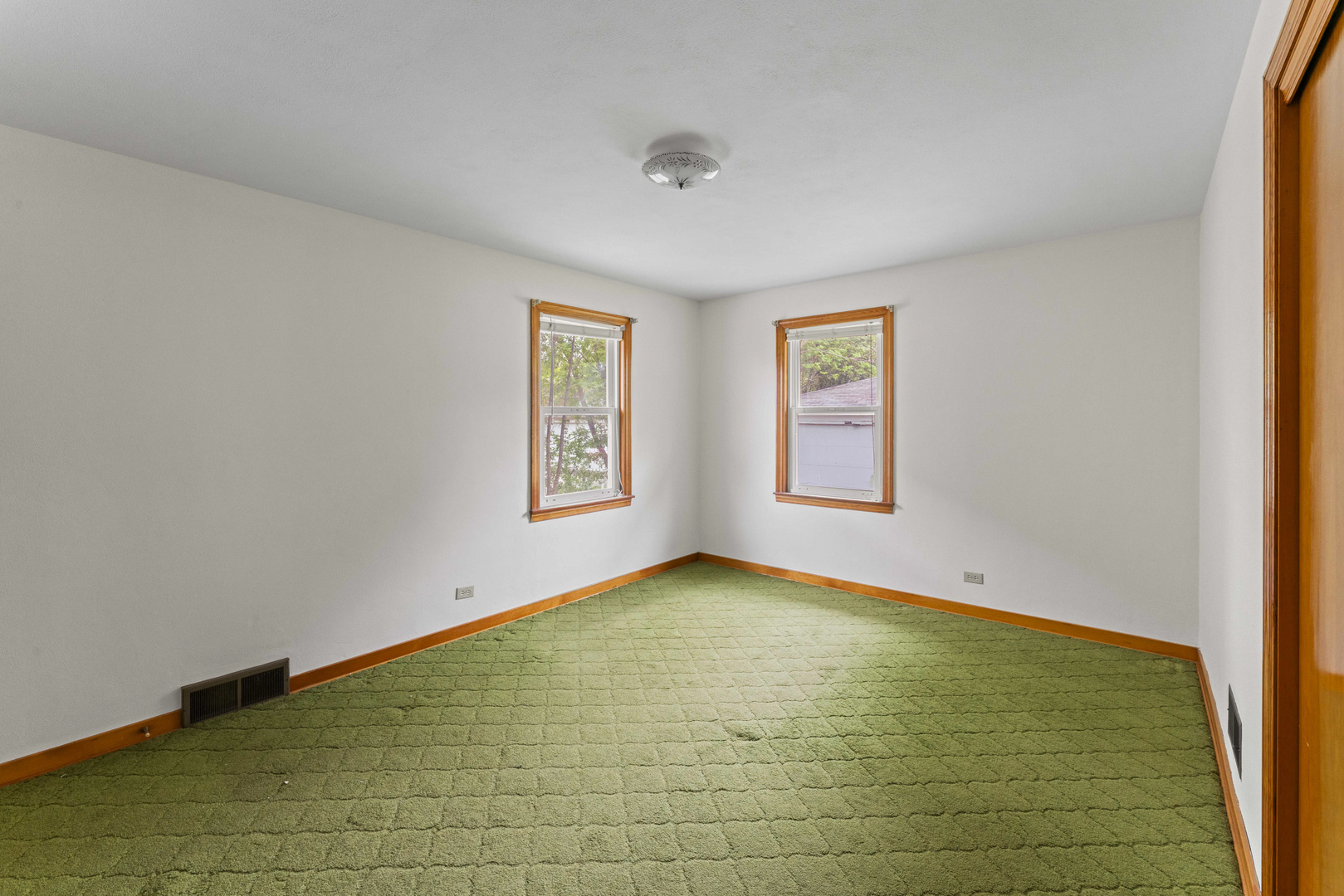341 W Glen Flora Avenue, Waukegan, IL 60085
