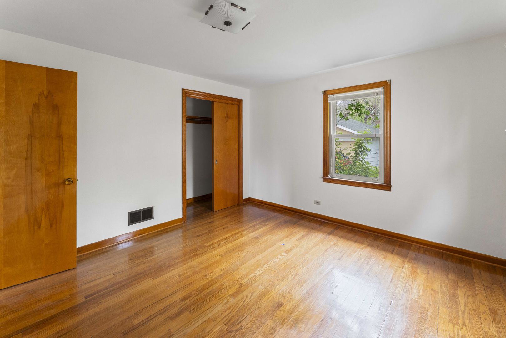 341 W Glen Flora Avenue, Waukegan, IL 60085