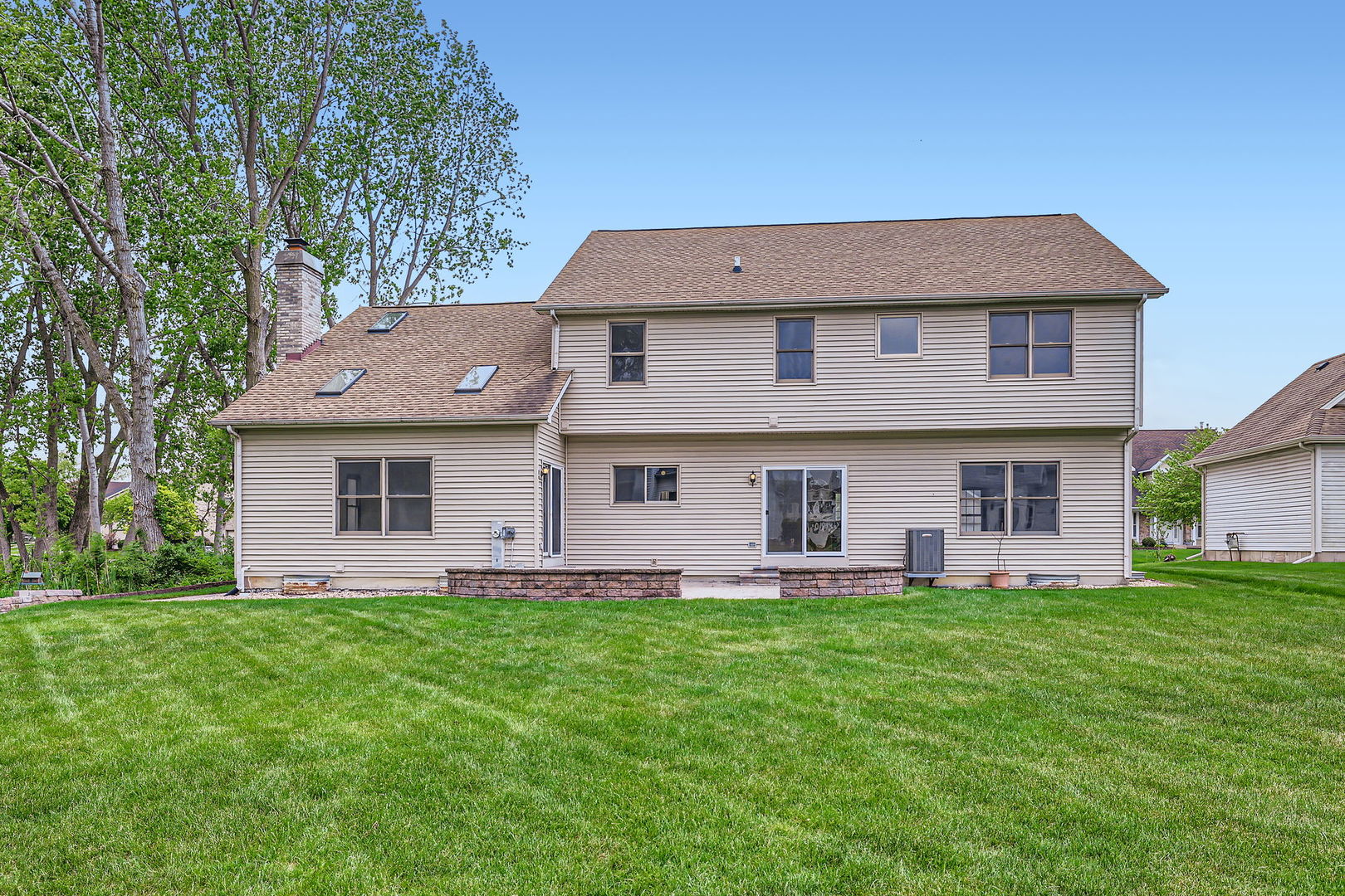 1574 Crowfoot Circle, Hoffman Estates, IL 60169