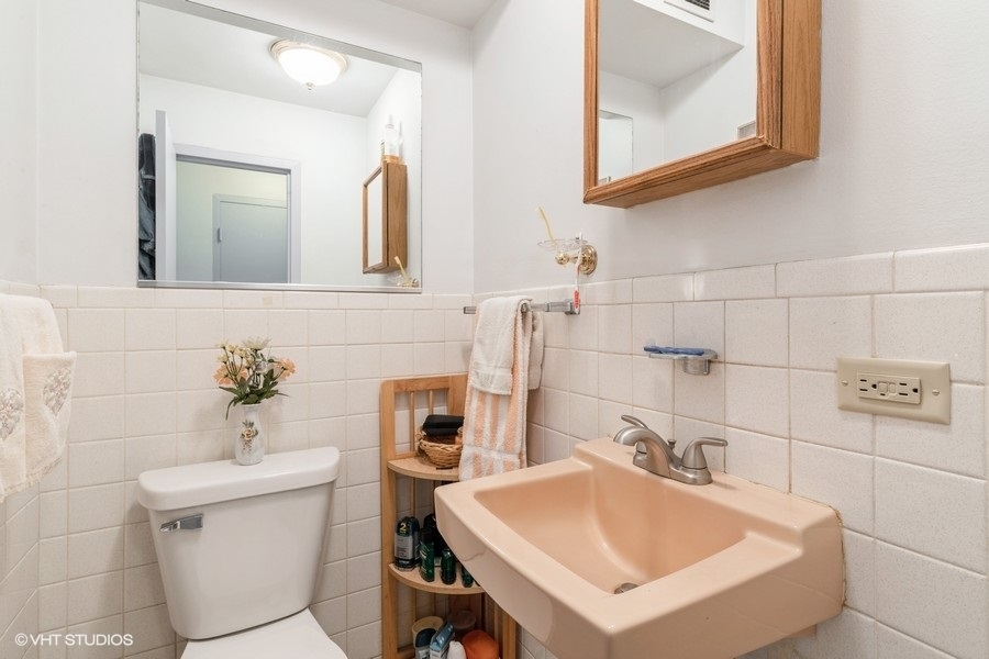 941 N Northwest Highway #1A, Park Ridge, IL 60068