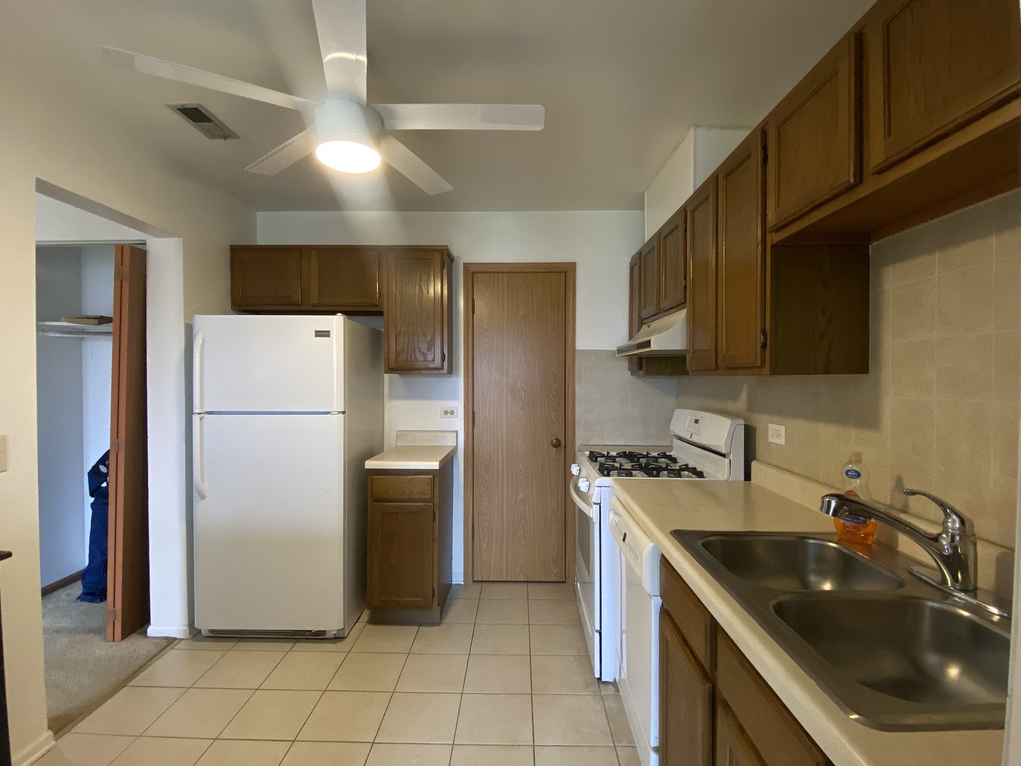 1219 Williamsport Drive #28-3, Westmont, IL 60559