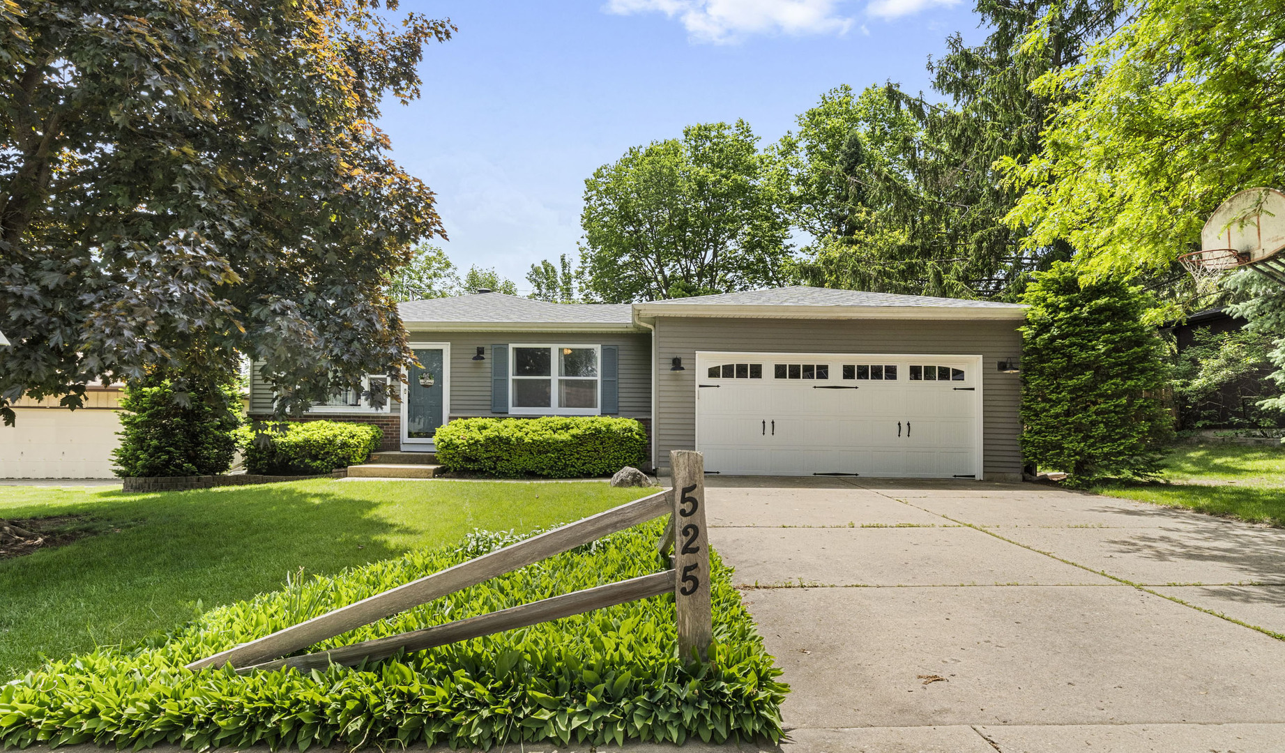 525 Franklin Drive, South Elgin, IL 60177