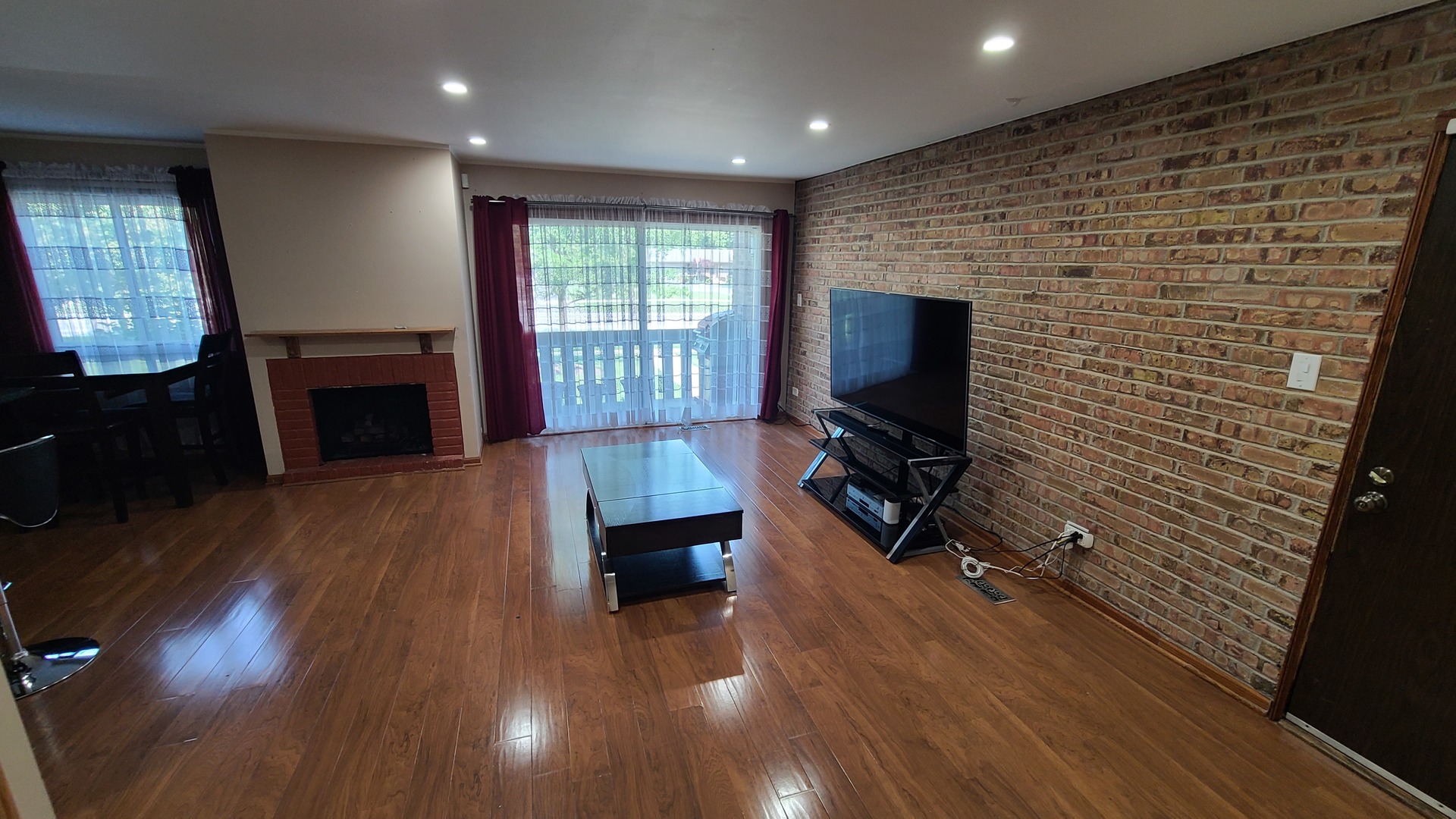 7548 Clarendon Hills Road #1B, Willowbrook, IL 60527