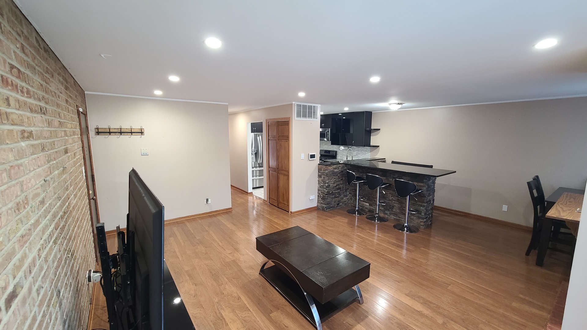 7548 Clarendon Hills Road #1B, Willowbrook, IL 60527