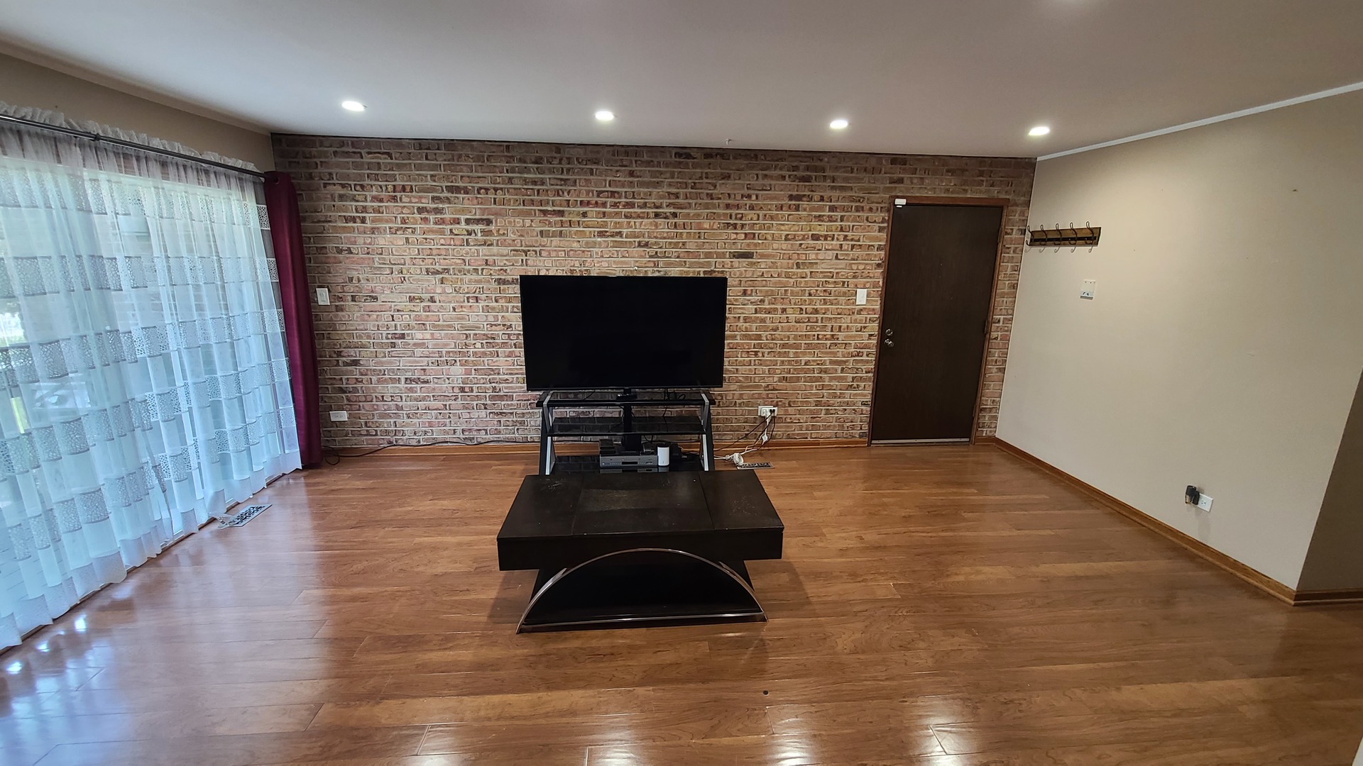 7548 Clarendon Hills Road #1B, Willowbrook, IL 60527