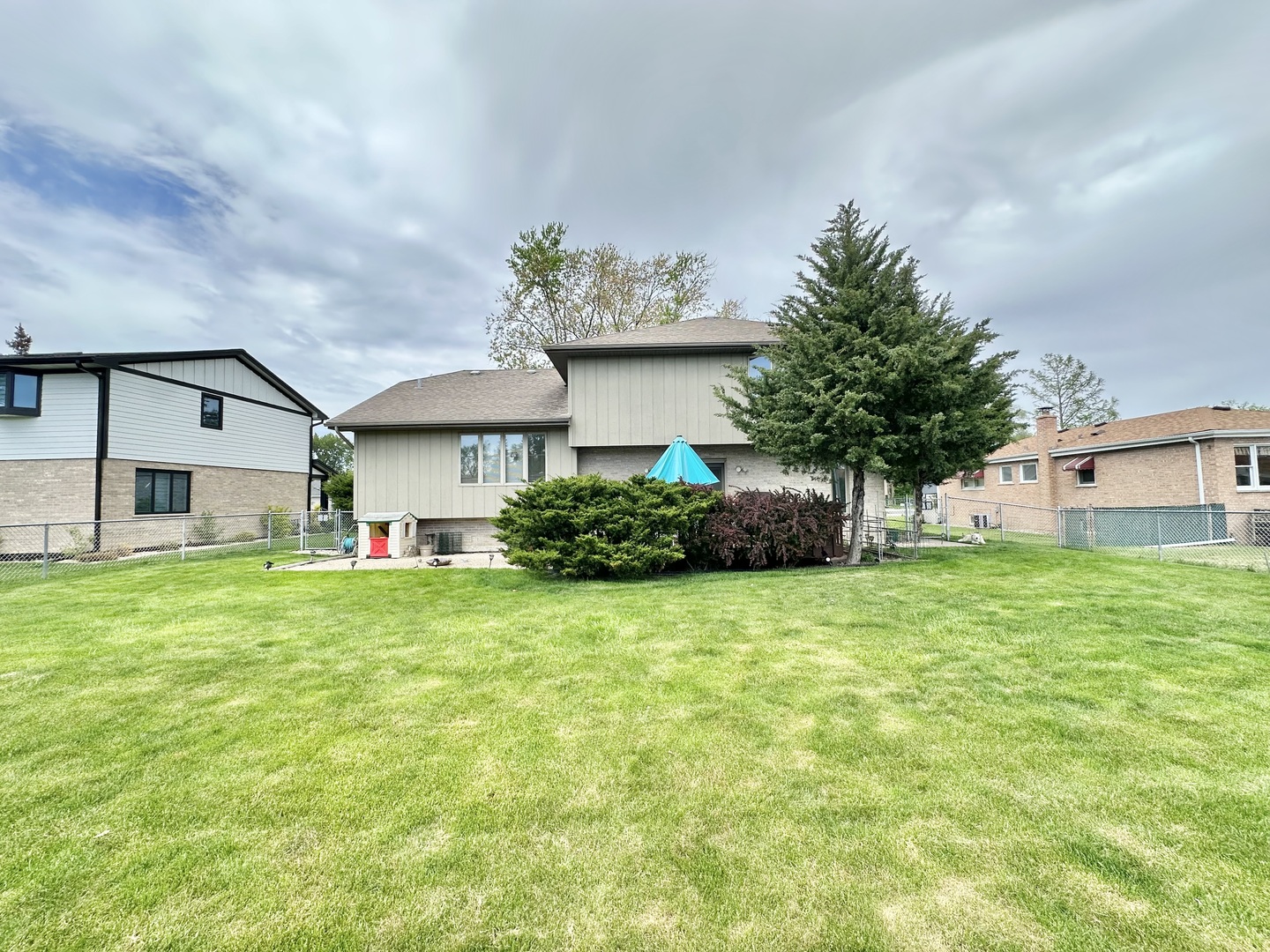 7833 W 100th Place, Palos Hills, IL 60465