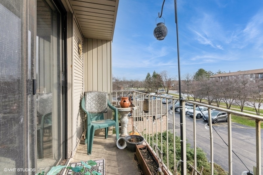214 E Bailey Road #J, Naperville, IL 60565