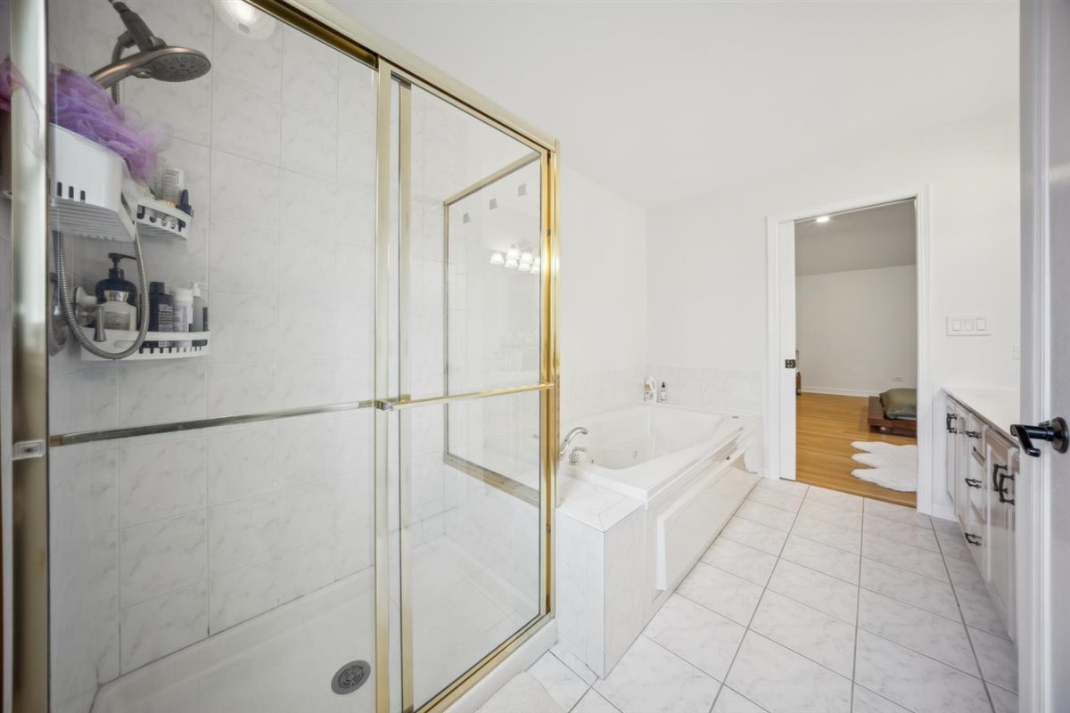 9013 Charing Cross Road, Woodridge, IL 60517
