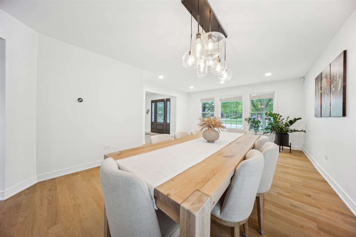 9013 Charing Cross Road, Woodridge, IL 60517