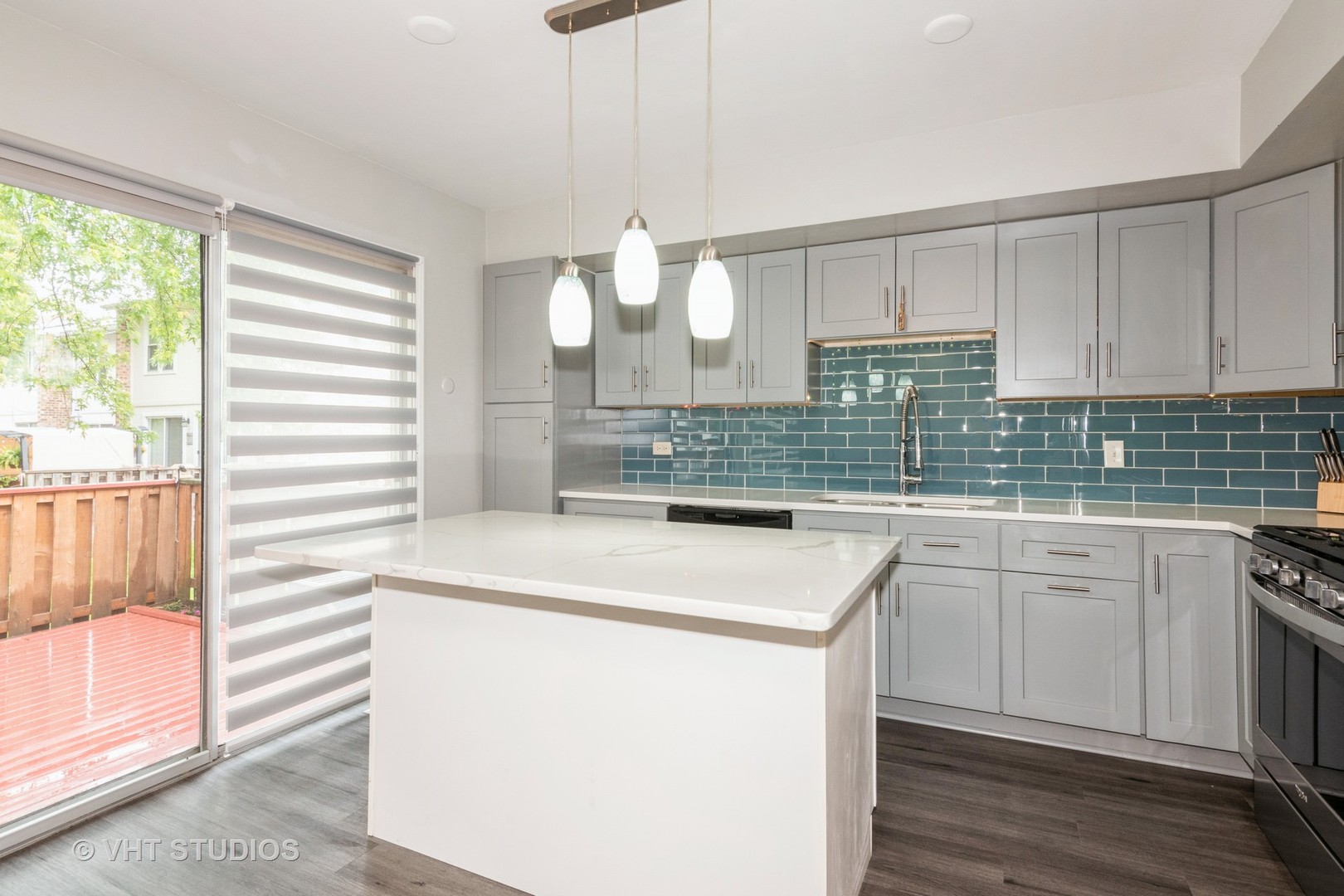 253 Edgewater Drive, Bloomingdale, IL 60108