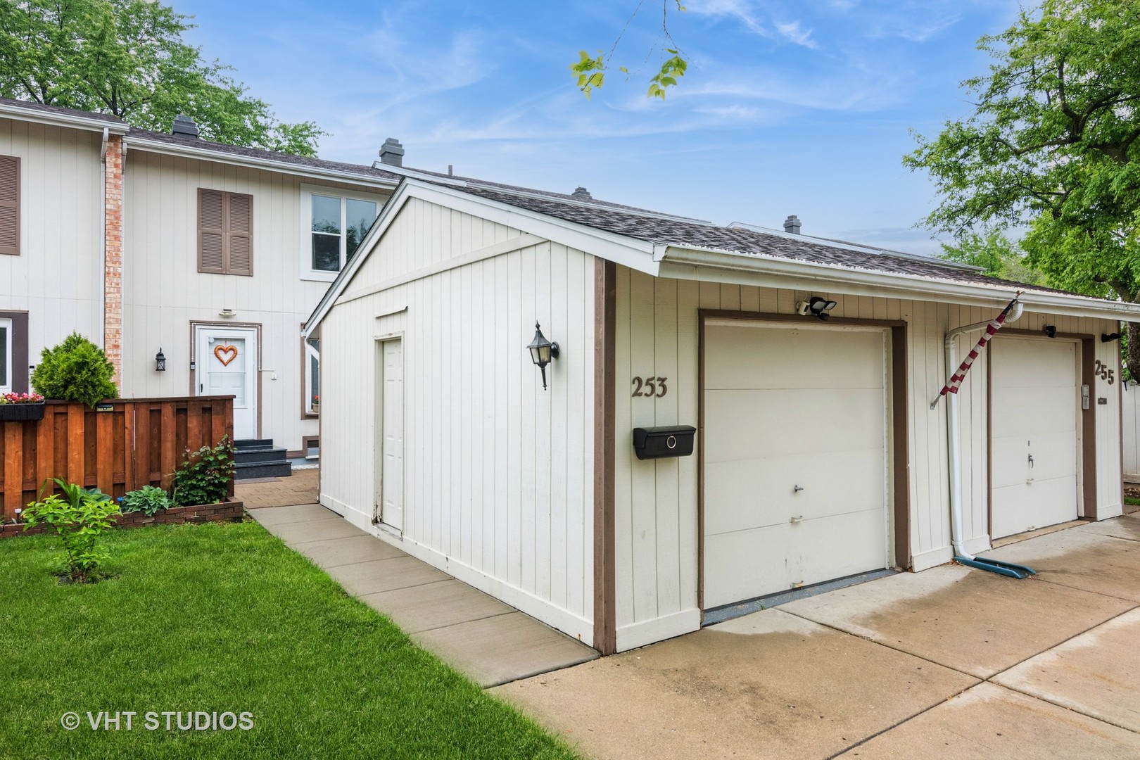253 Edgewater Drive, Bloomingdale, IL 60108