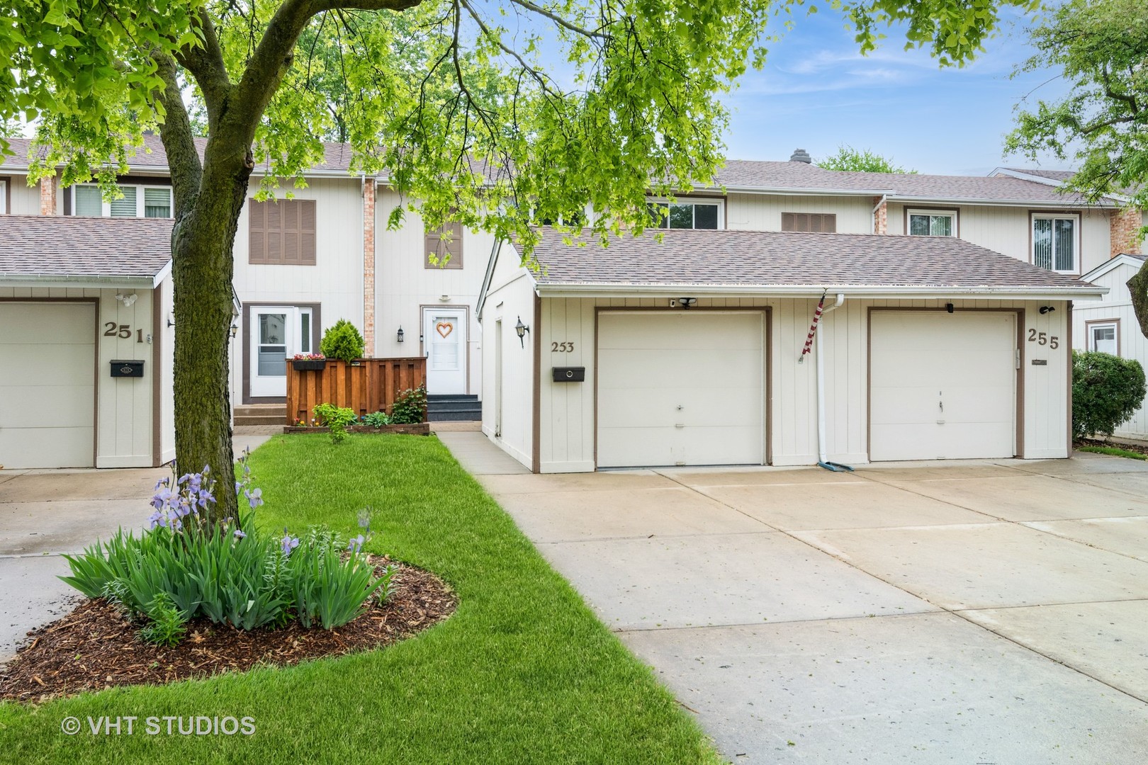 253 Edgewater Drive, Bloomingdale, IL 60108