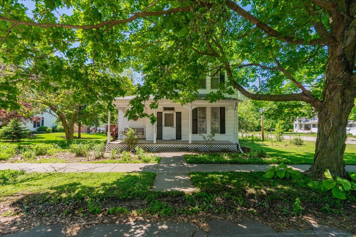208 N Cedar Street, Lexington, IL 61753