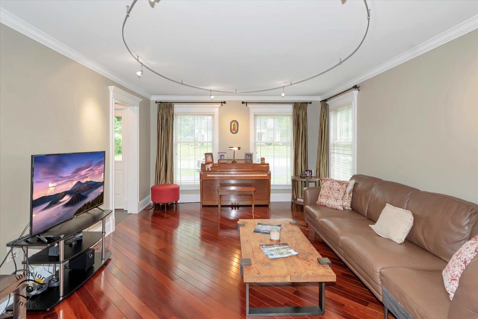 616 E Hillside Avenue, Barrington, IL 60010
