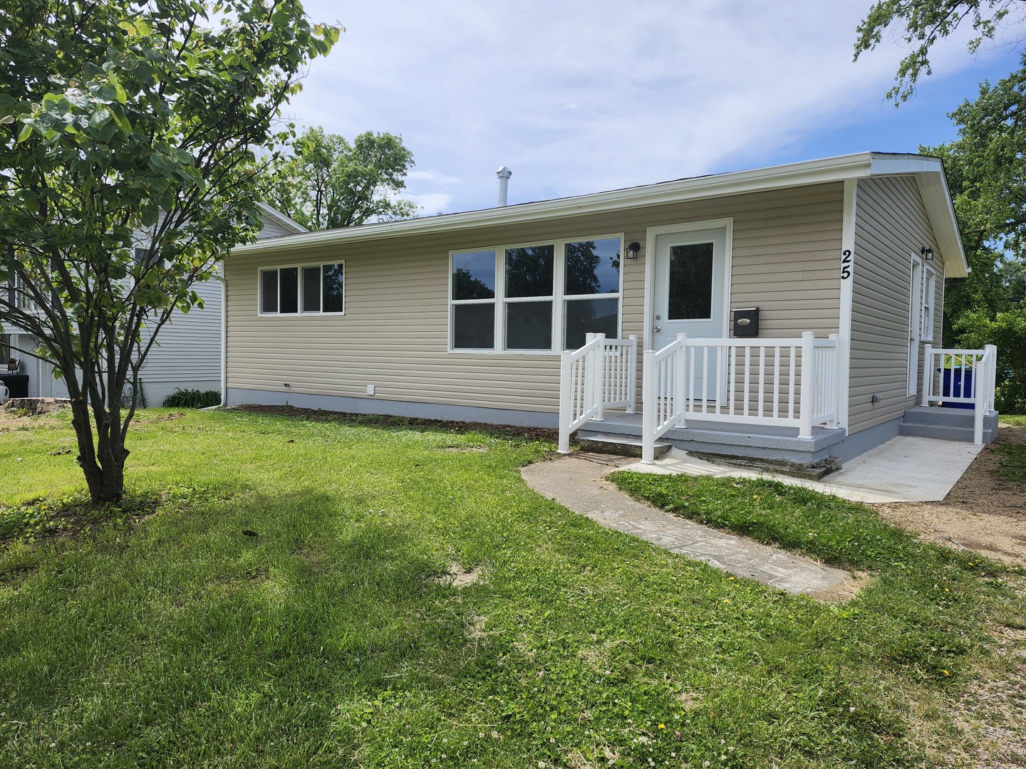 25 Ridge Lane Drive, Decatur, IL 62521