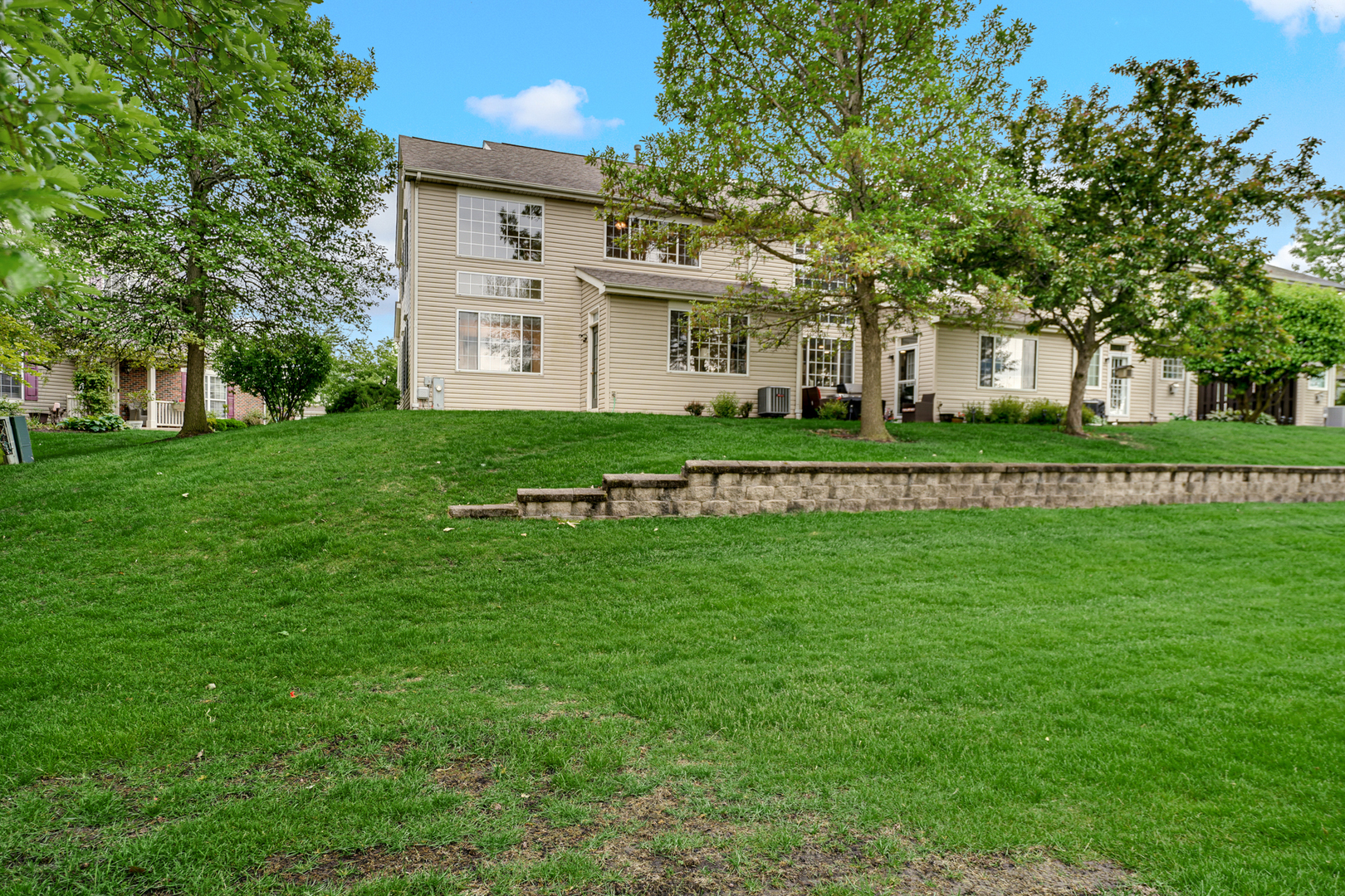 12 Blue Stem Court, Streamwood, IL 60107