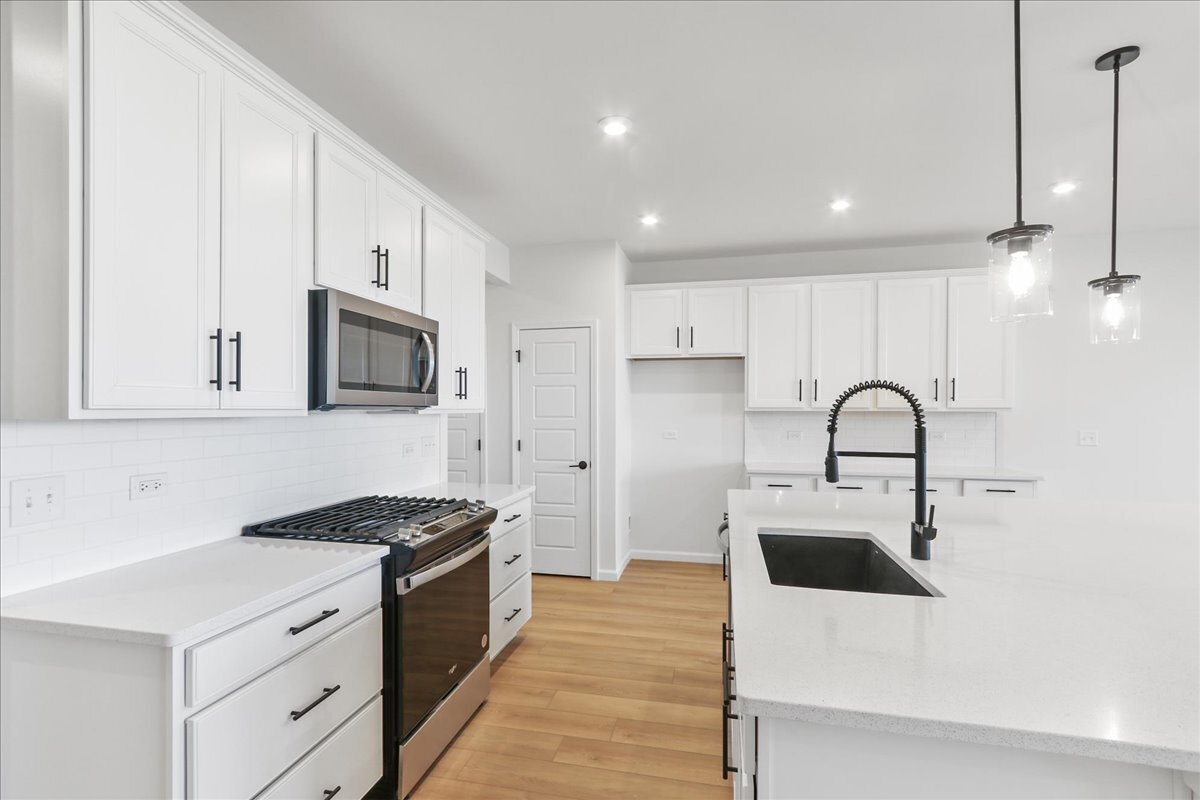 668 Switchgrass Way #58004, Bolingbrook, IL 60490