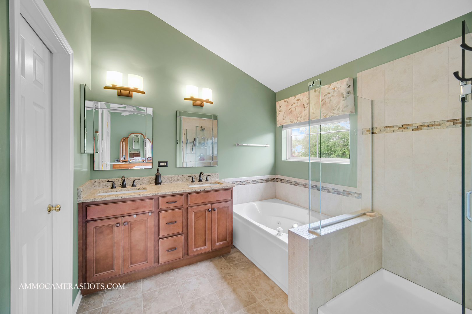206 Tanglewood Drive, Glen Ellyn, IL 60137