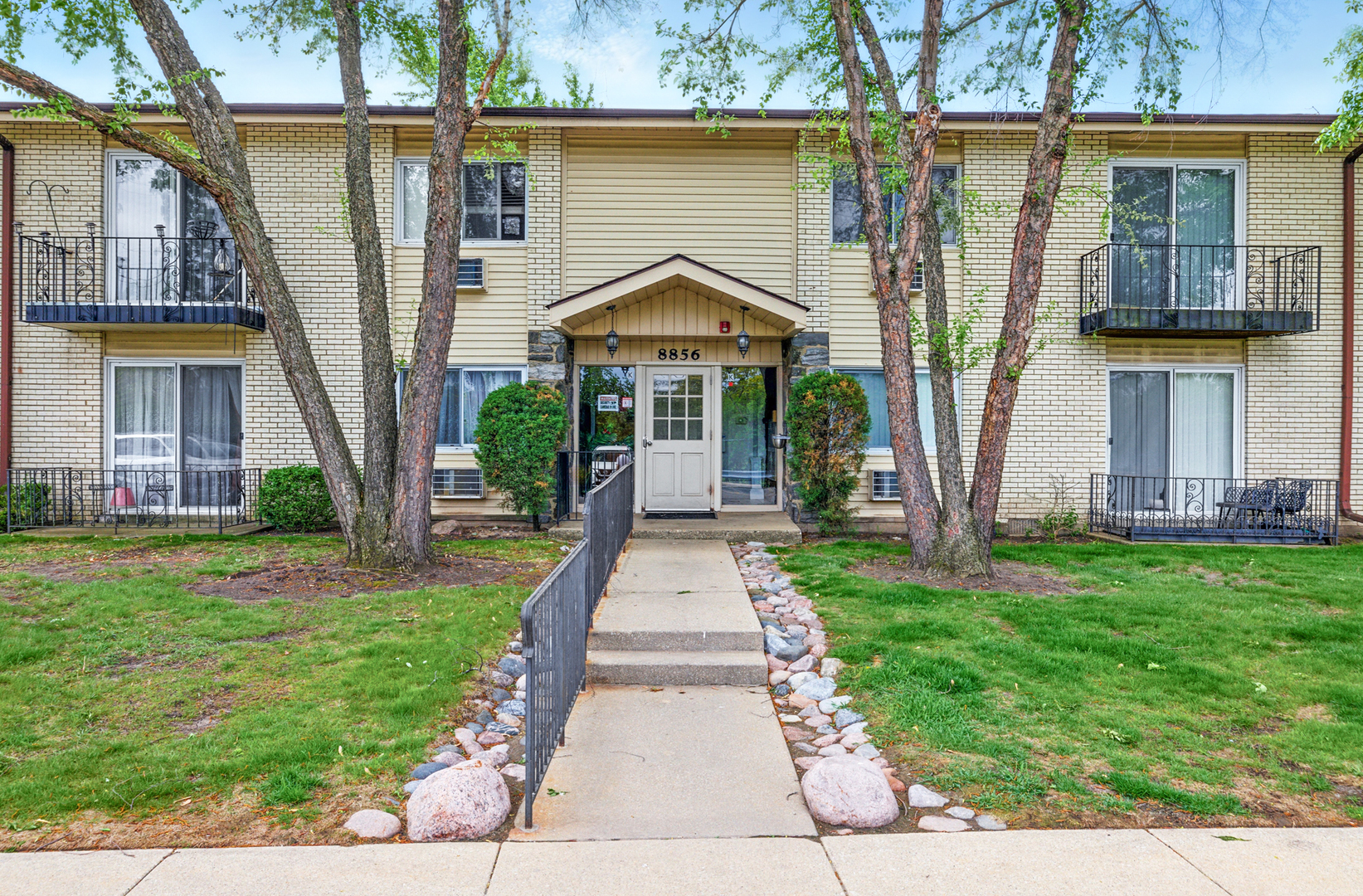 8856 Northshore Drive #2A, Des Plaines, IL 60016