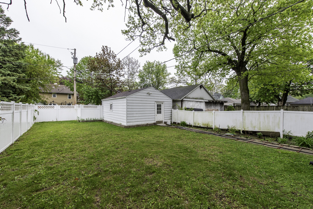 1823 Glenn Drive, North Chicago, IL 60064