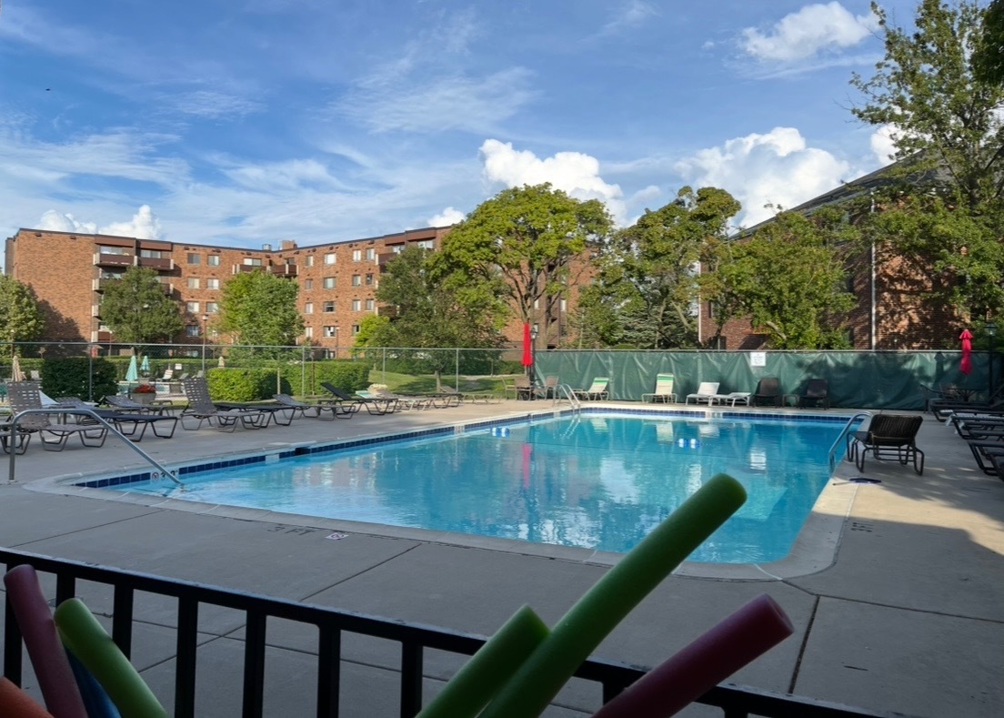 805 Leicester Road #103, Elk Grove Village, IL 60007