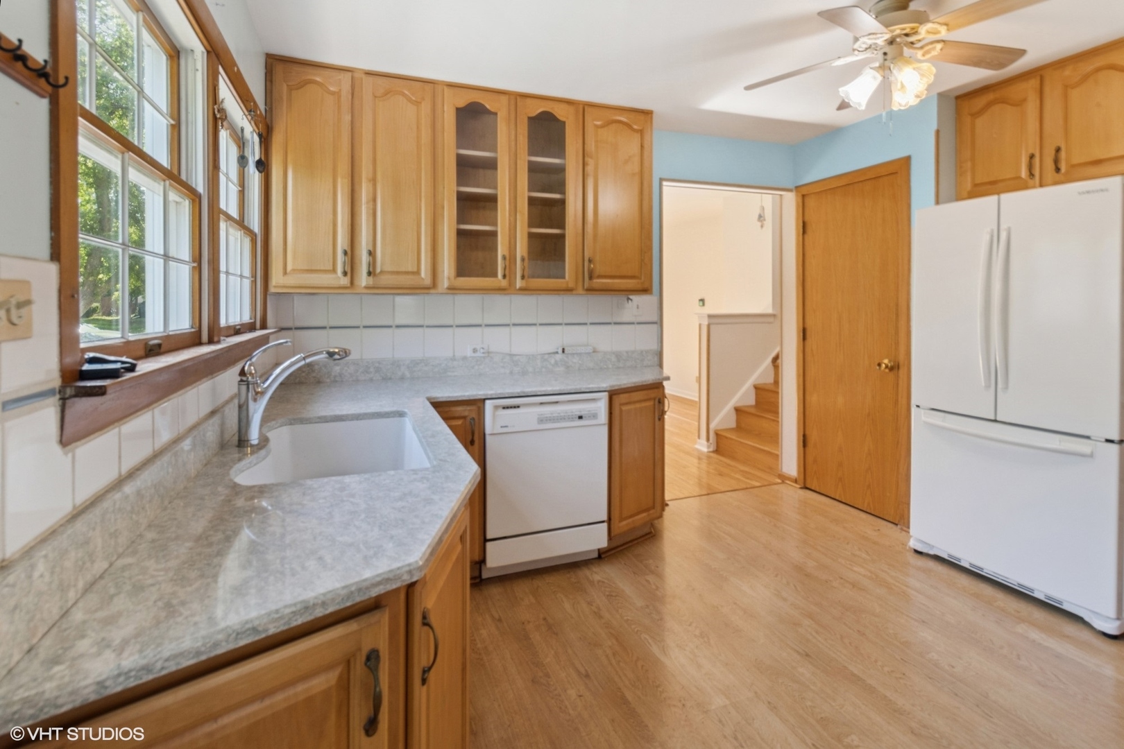 236 S Edgewood Avenue, Lombard, IL 60148