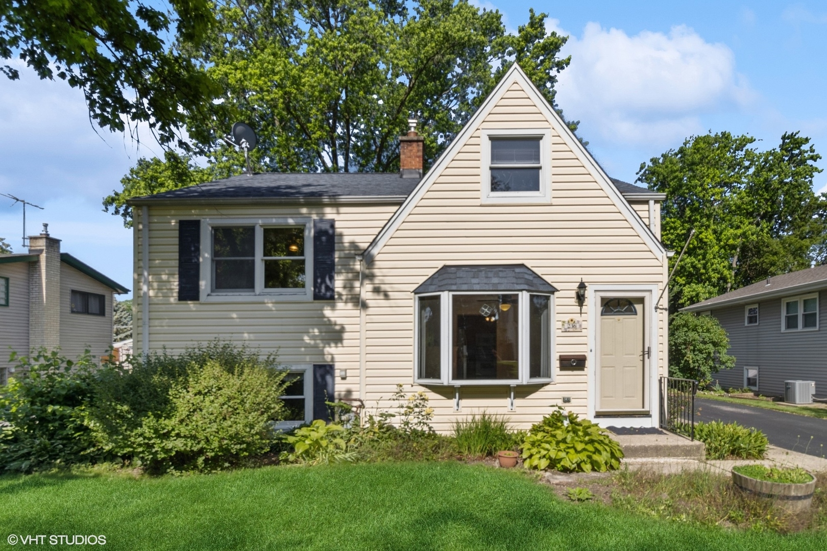 236 S Edgewood Avenue, Lombard, IL 60148