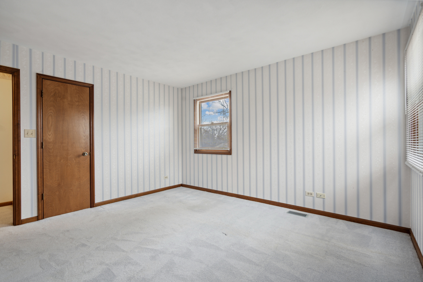 12375 W Ash Court, Beach Park, IL 60099