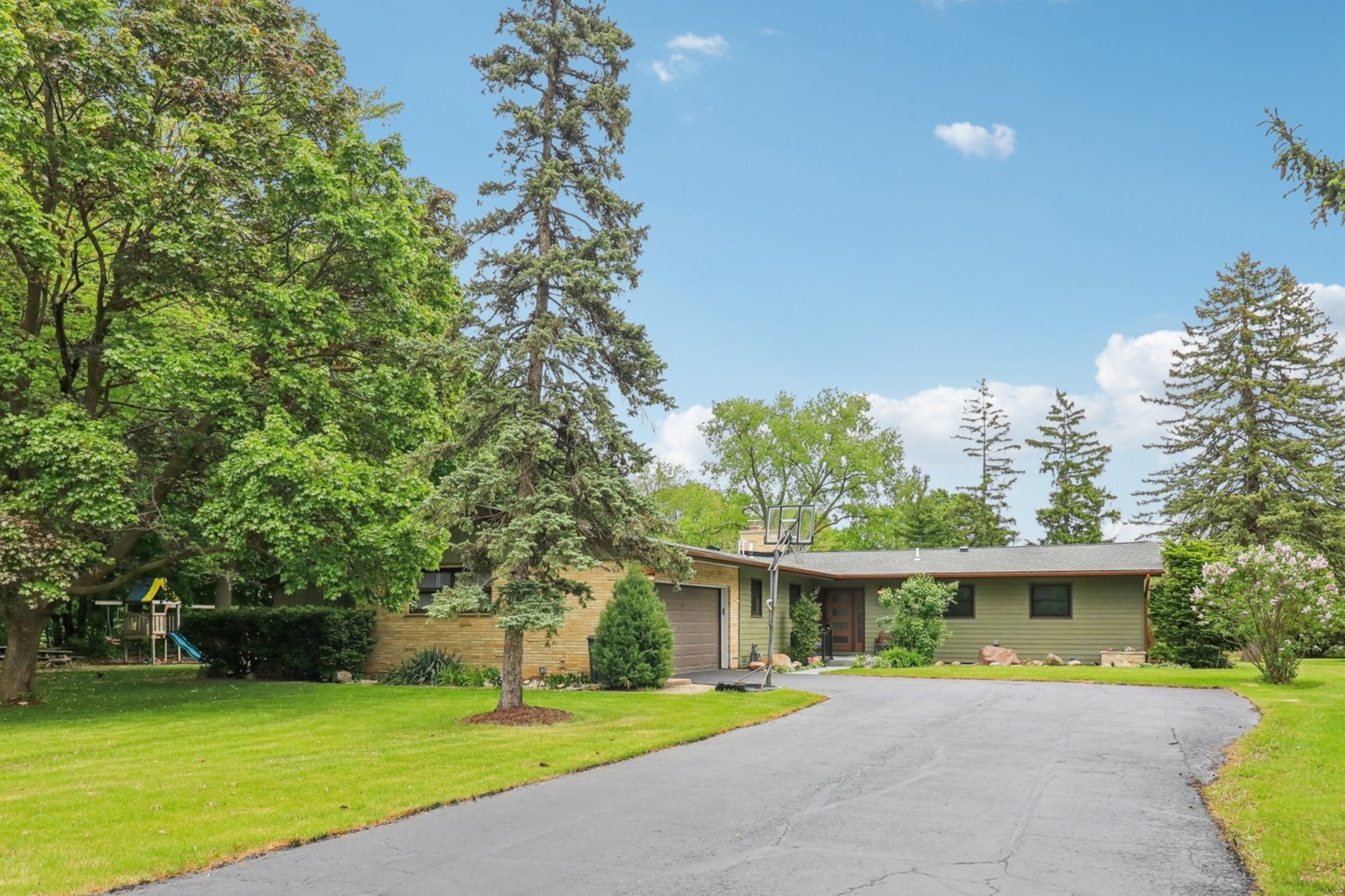 32225 N Pine Avenue, Grayslake, IL 60030