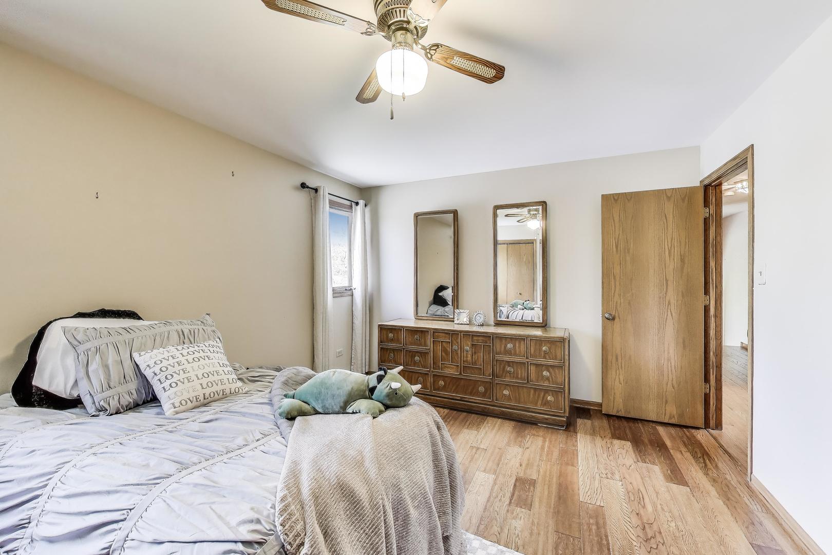 10300 S 75th Avenue, Palos Hills, IL 60465