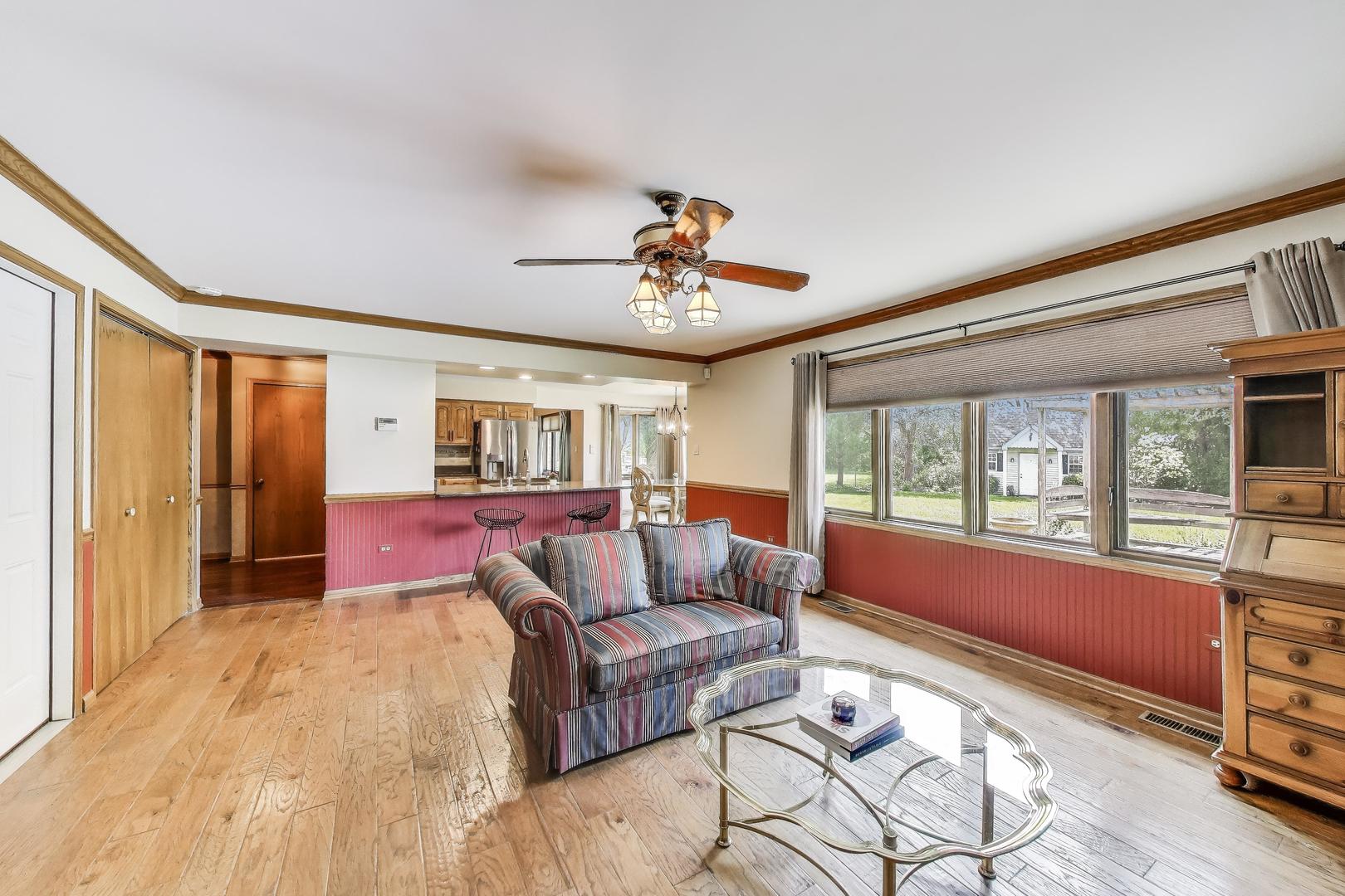 10300 S 75th Avenue, Palos Hills, IL 60465