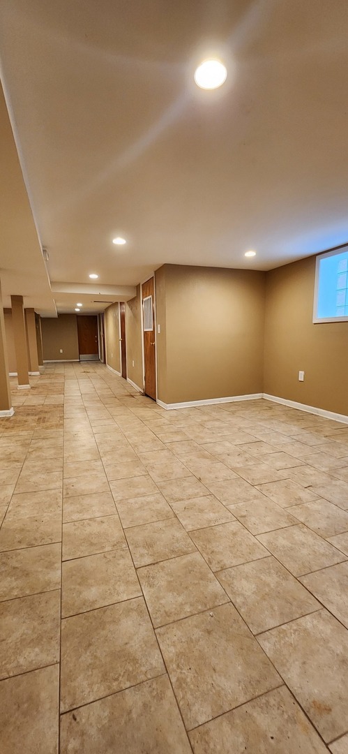 7227 S Bennett Avenue, Chicago, IL 60649