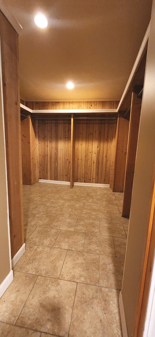 7227 S Bennett Avenue, Chicago, IL 60649