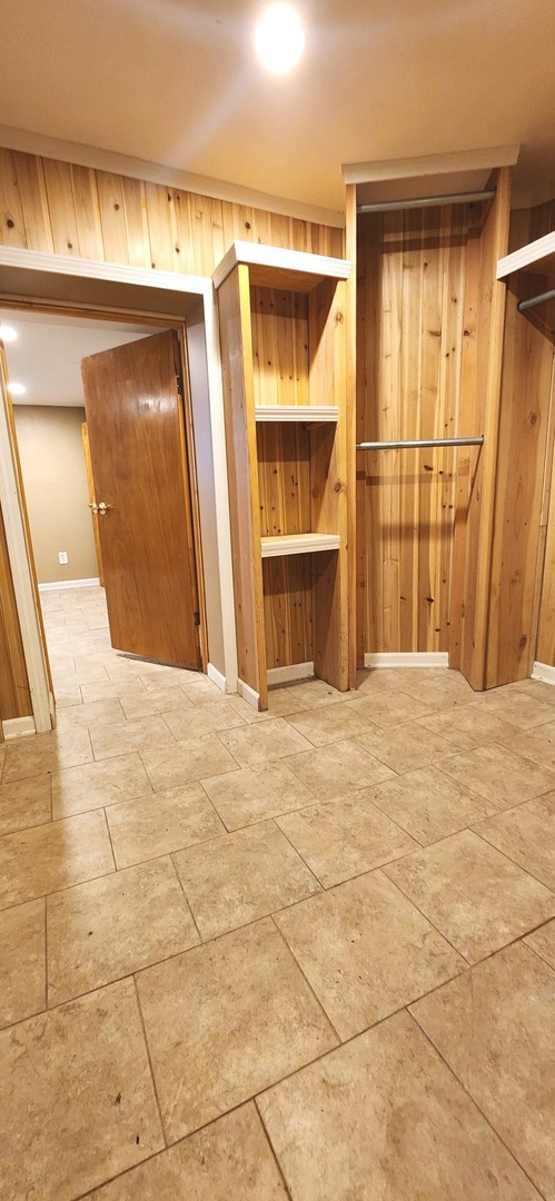 7227 S Bennett Avenue, Chicago, IL 60649