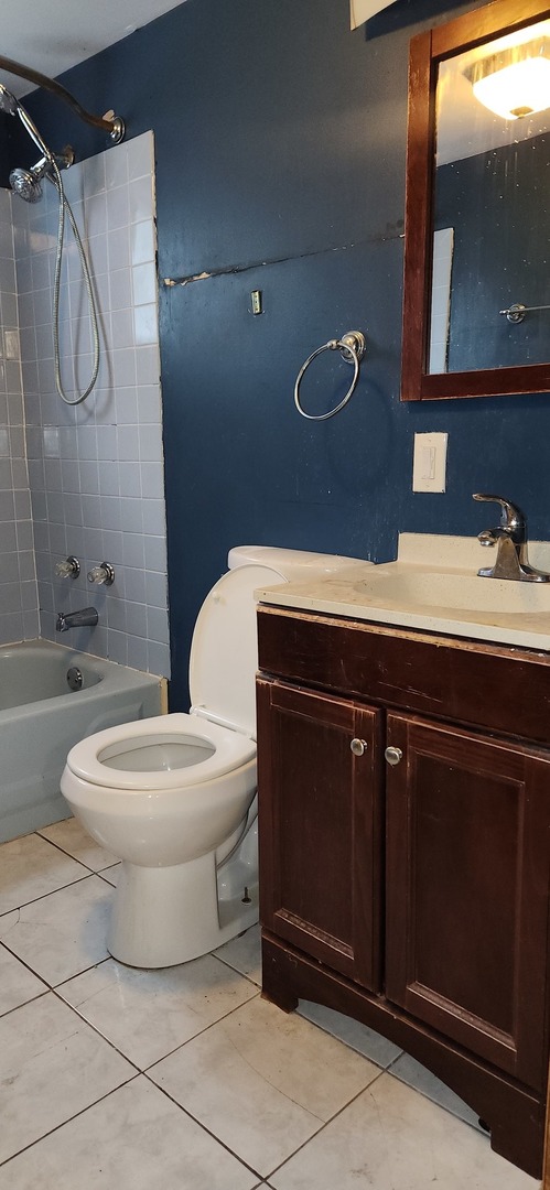 7227 S Bennett Avenue, Chicago, IL 60649