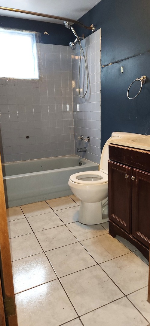 7227 S Bennett Avenue, Chicago, IL 60649