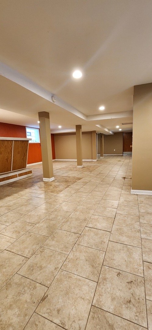 7227 S Bennett Avenue, Chicago, IL 60649