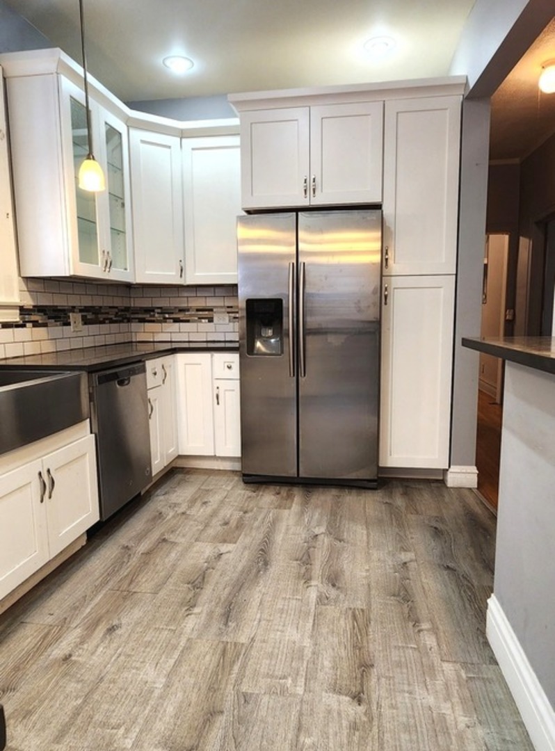 7227 S Bennett Avenue, Chicago, IL 60649