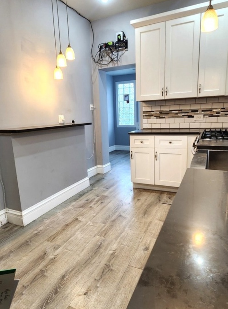 7227 S Bennett Avenue, Chicago, IL 60649