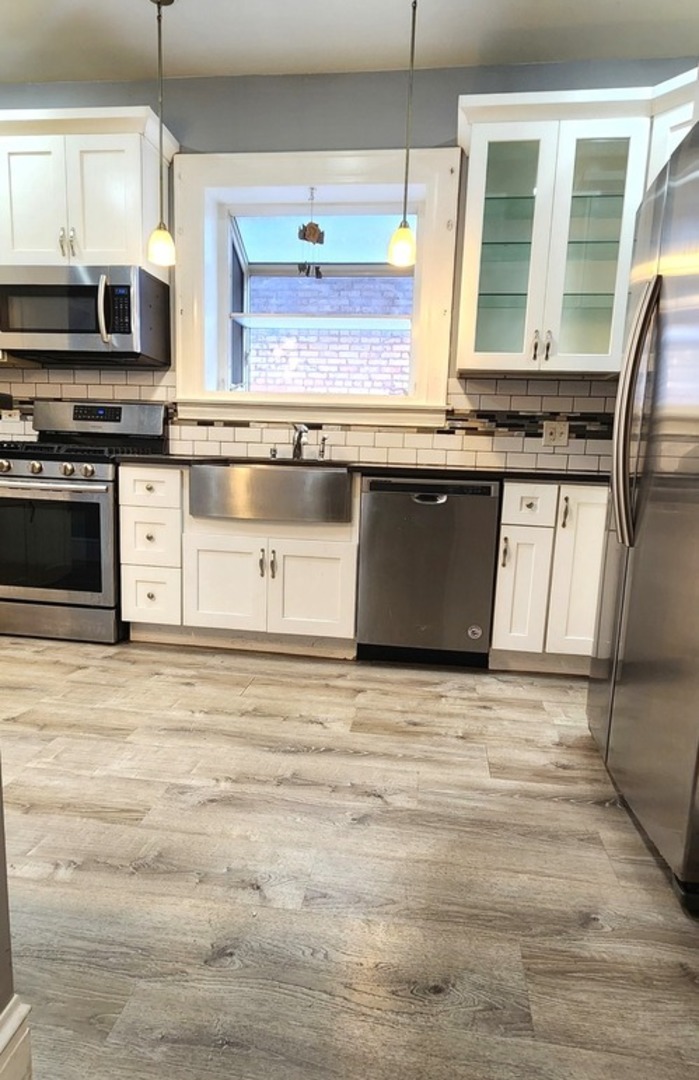 7227 S Bennett Avenue, Chicago, IL 60649