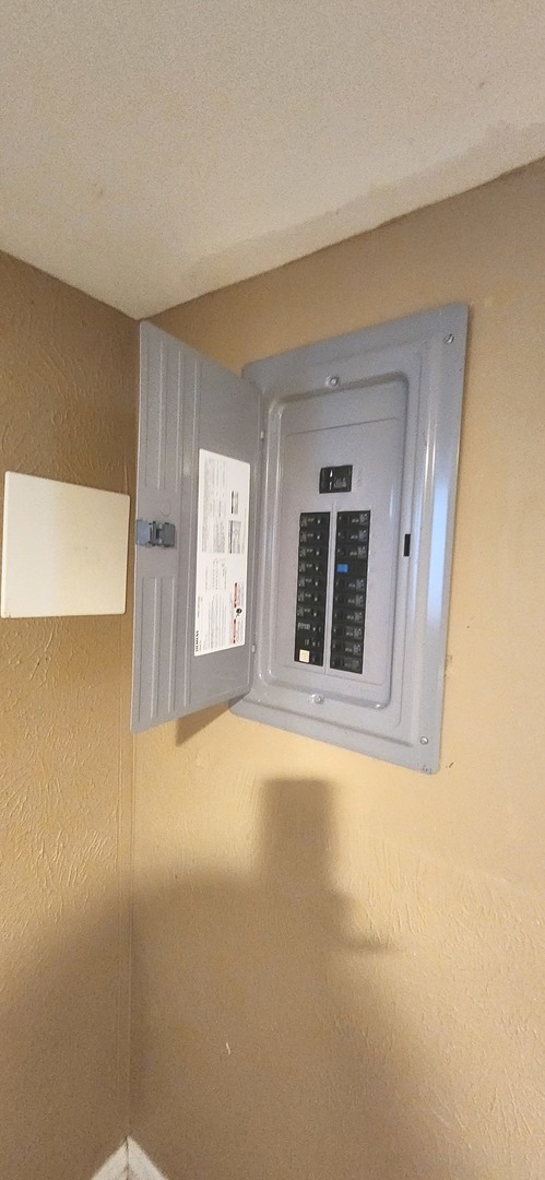 7227 S Bennett Avenue, Chicago, IL 60649