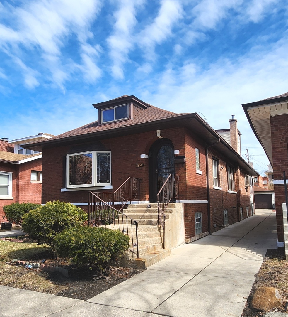7227 S Bennett Avenue, Chicago, IL 60649