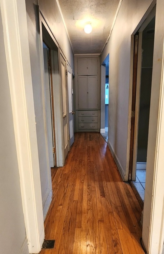 7227 S Bennett Avenue, Chicago, IL 60649