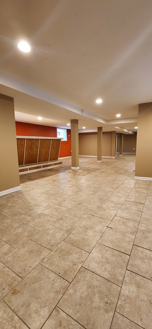 7227 S Bennett Avenue, Chicago, IL 60649