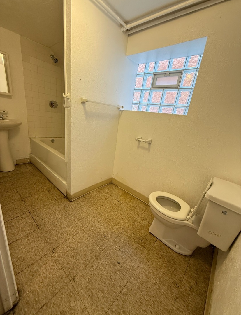 7227 S Bennett Avenue, Chicago, IL 60649