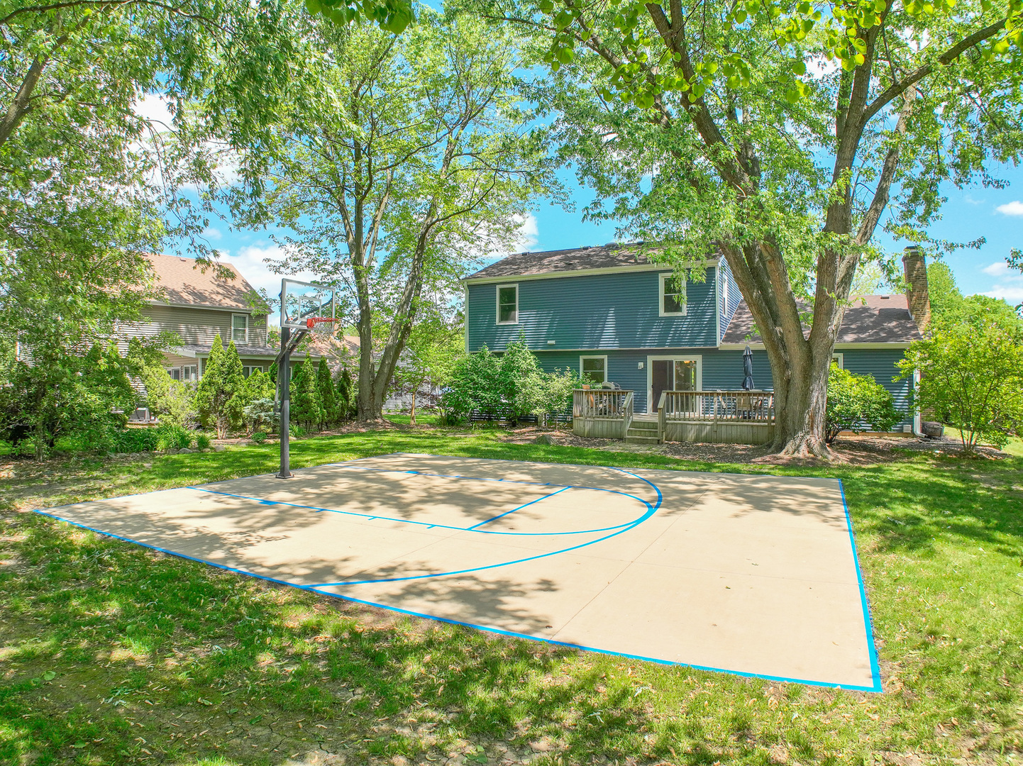 911 Woodland Hills Road, Batavia, IL 60510