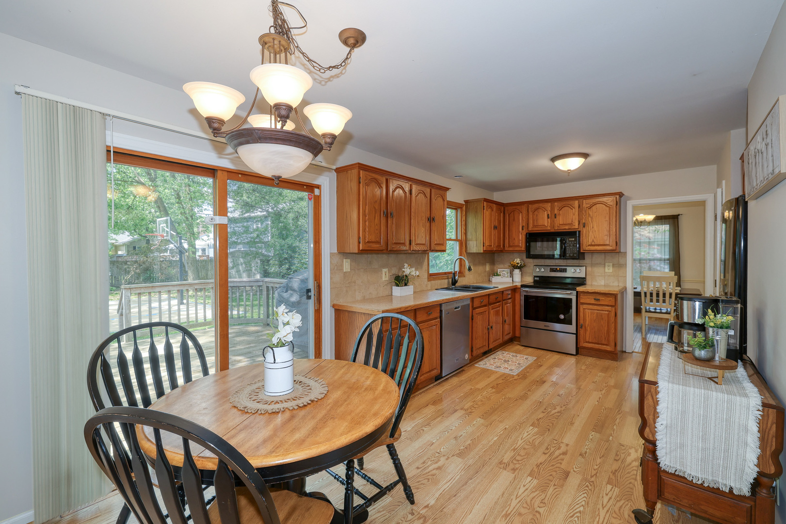 911 Woodland Hills Road, Batavia, IL 60510